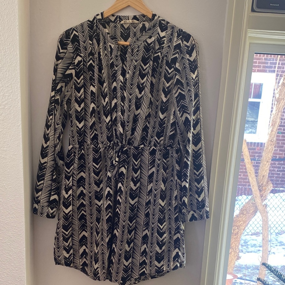 Olive & Oak Monochrome Geometric Dress